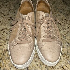 M.GEMI women’s embossed leather/suede lace up casual sneakers. Beige size 41 EUC